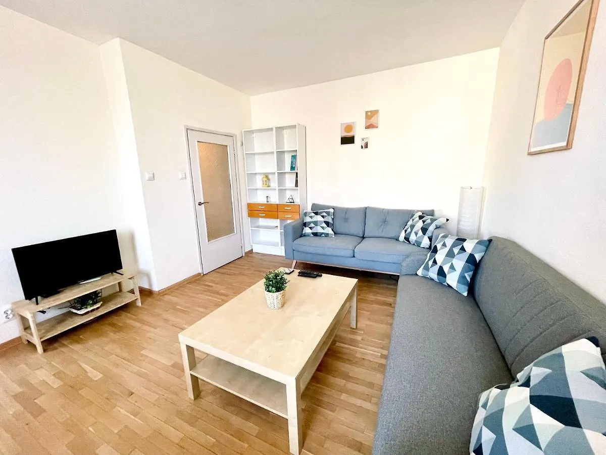 2-Bdr Flat Near The Mall, Spacious & Cozy By Flat Mаnager location